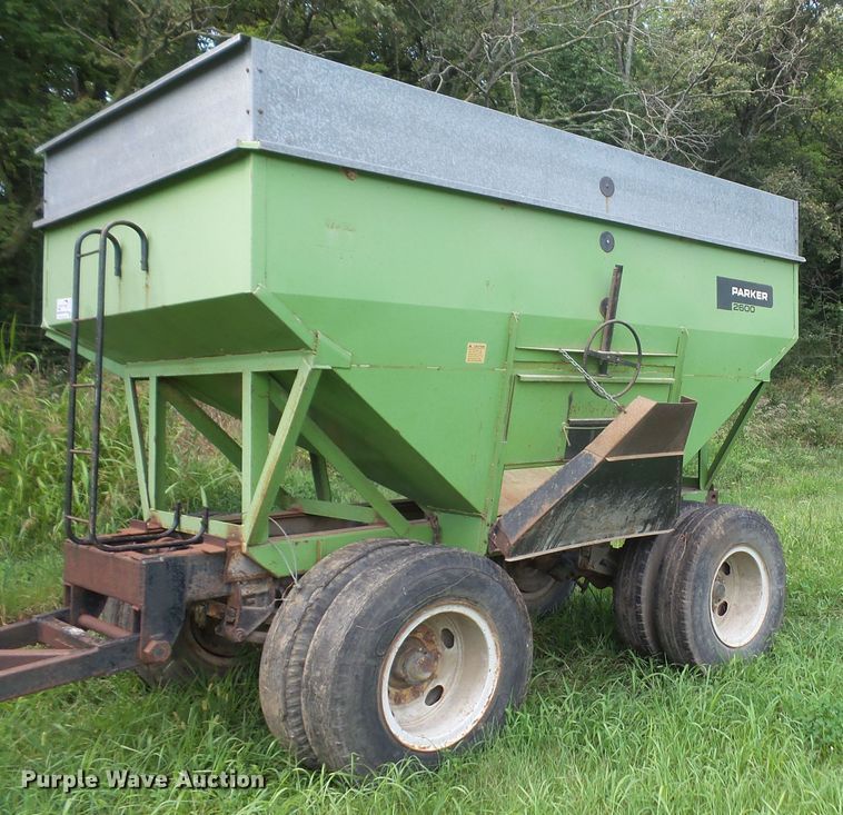 image for item DH2504 Parker 2600 gravity wagon