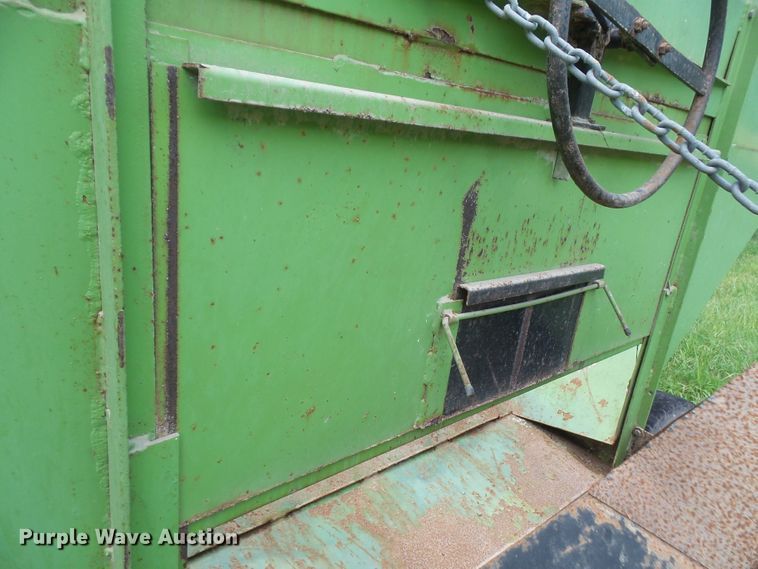 image for item DH2504 Parker 2600 gravity wagon