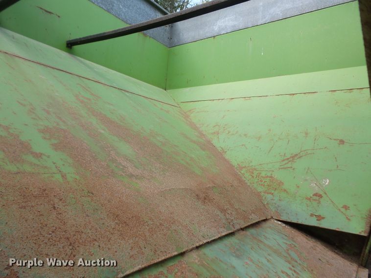 image for item DH2504 Parker 2600 gravity wagon