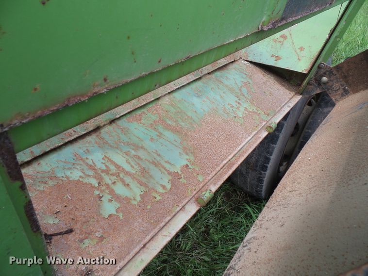 image for item DH2504 Parker 2600 gravity wagon