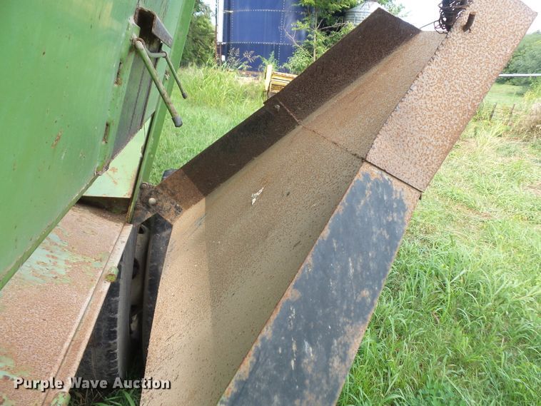 image for item DH2504 Parker 2600 gravity wagon