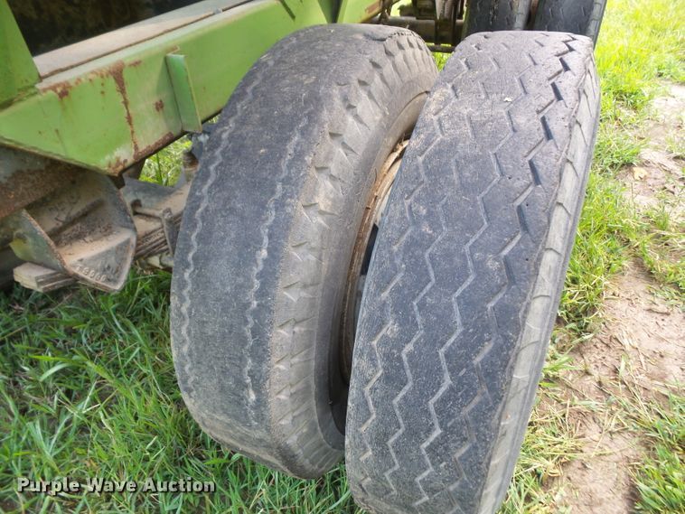 image for item DH2504 Parker 2600 gravity wagon