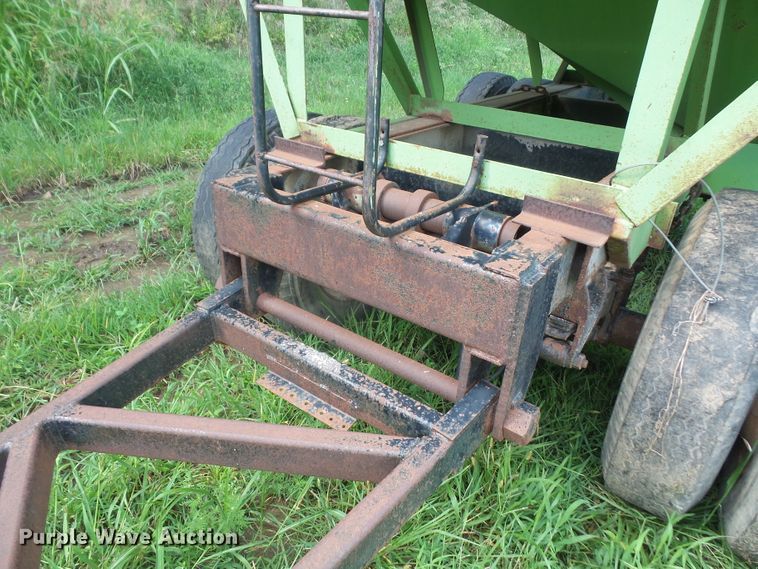 image for item DH2504 Parker 2600 gravity wagon