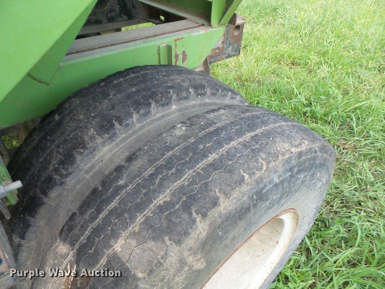 image for item DH2504 Parker 2600 gravity wagon