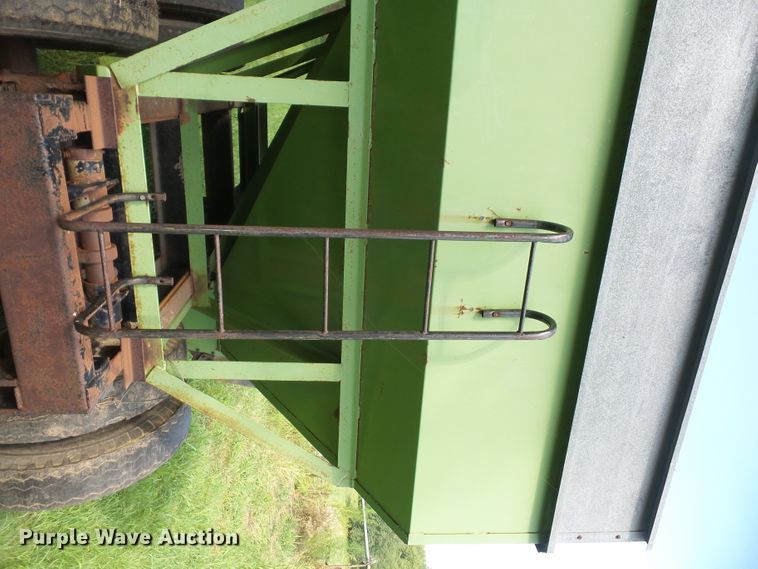 image for item DH2504 Parker 2600 gravity wagon