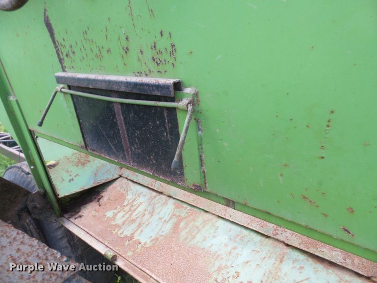 image for item DH2504 Parker 2600 gravity wagon