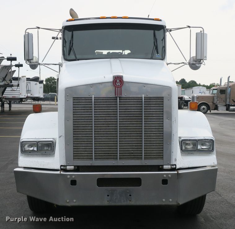 image for item DB10222 2005 Kenworth T800 semi truck