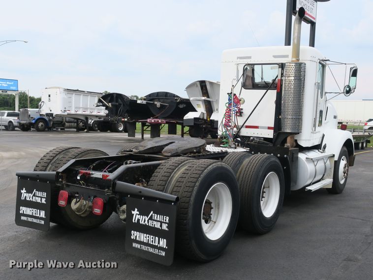 image for item DB10222 2005 Kenworth T800 semi truck