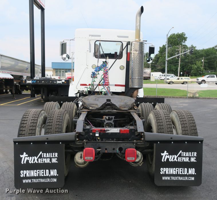 image for item DB10222 2005 Kenworth T800 semi truck