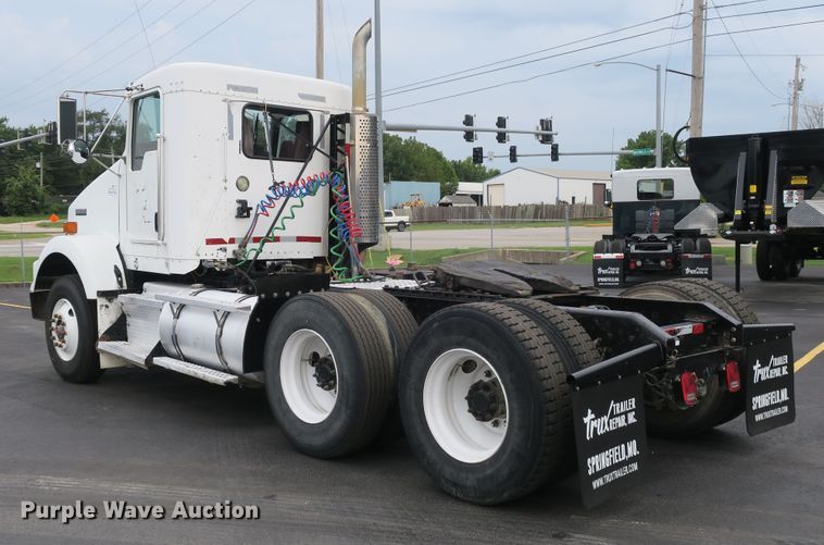 image for item DB10222 2005 Kenworth T800 semi truck