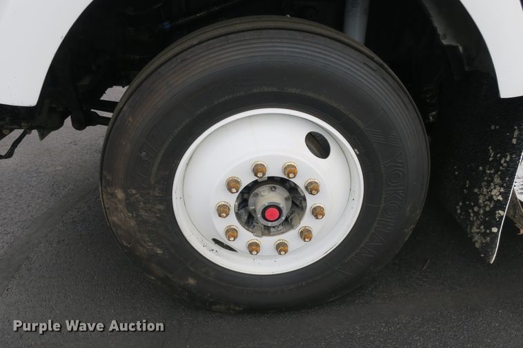 image for item DB10222 2005 Kenworth T800 semi truck