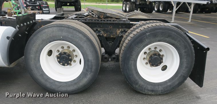 image for item DB10222 2005 Kenworth T800 semi truck