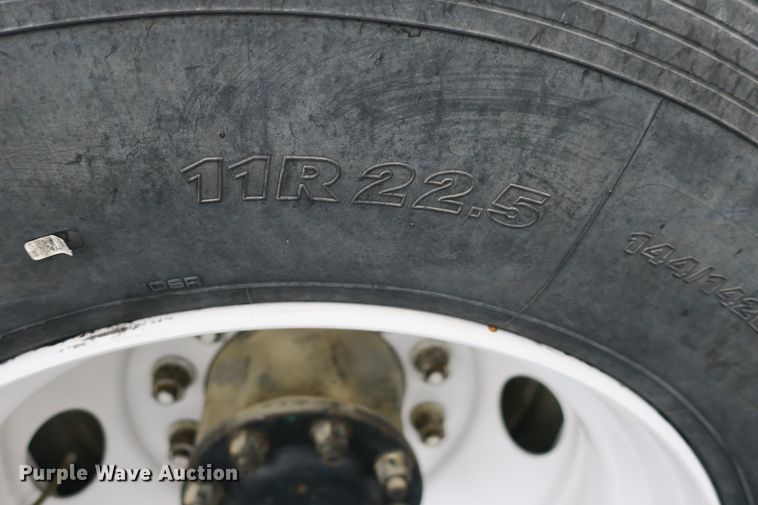 image for item DB10222 2005 Kenworth T800 semi truck