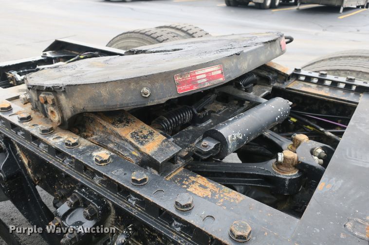 image for item DB10222 2005 Kenworth T800 semi truck