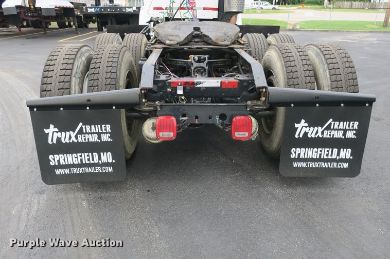 image for item DB10222 2005 Kenworth T800 semi truck