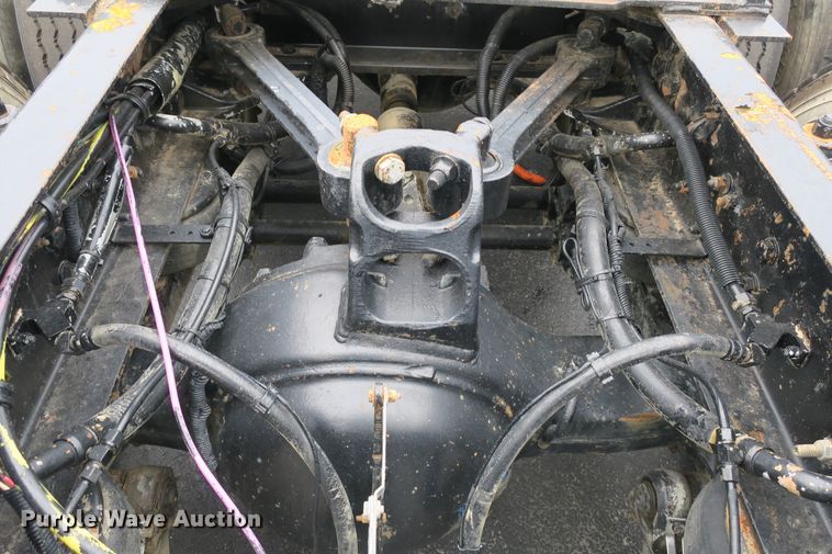 image for item DB10222 2005 Kenworth T800 semi truck