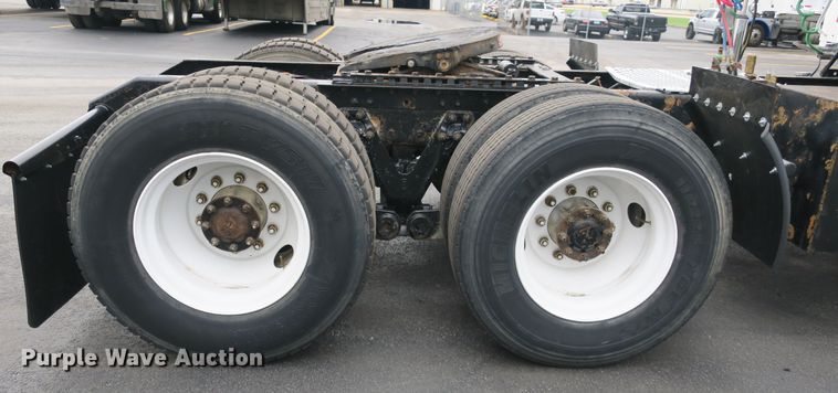 image for item DB10222 2005 Kenworth T800 semi truck