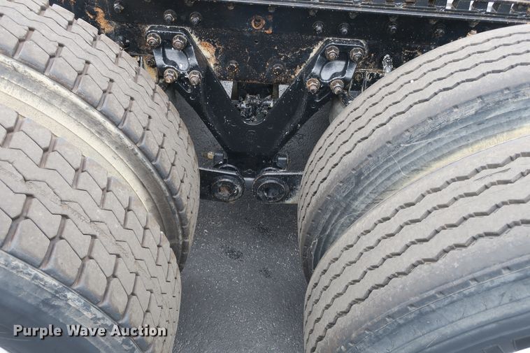 image for item DB10222 2005 Kenworth T800 semi truck