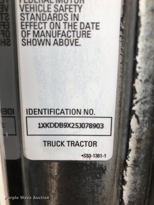 image for item DB10222 2005 Kenworth T800 semi truck