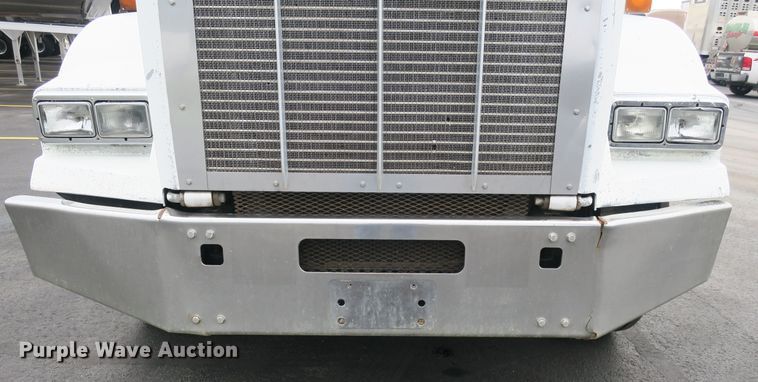 image for item DB10222 2005 Kenworth T800 semi truck