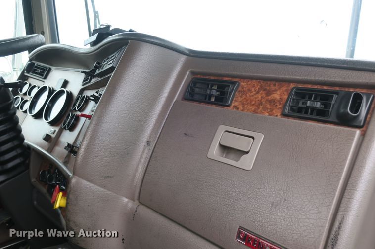 image for item DB10222 2005 Kenworth T800 semi truck