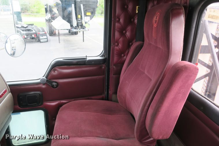 image for item DB10222 2005 Kenworth T800 semi truck