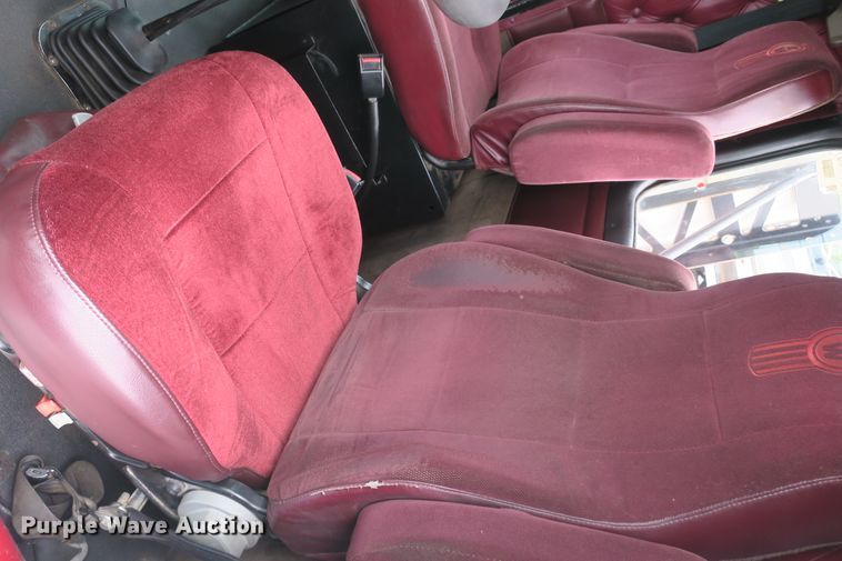 image for item DB10222 2005 Kenworth T800 semi truck