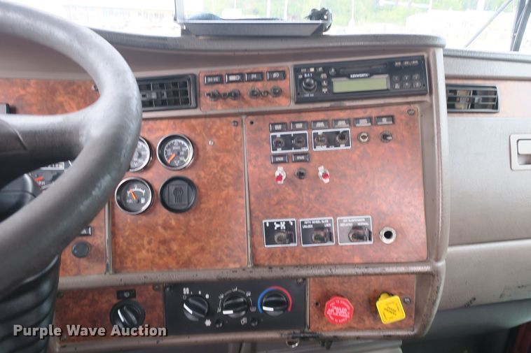 image for item DB10222 2005 Kenworth T800 semi truck