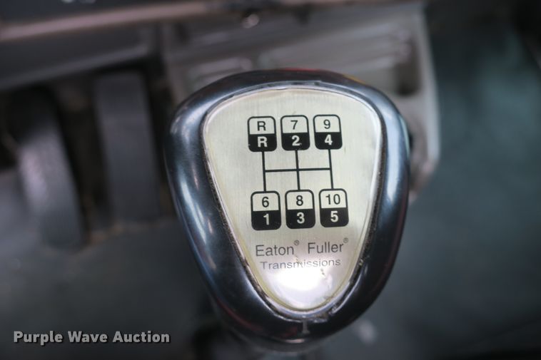 image for item DB10222 2005 Kenworth T800 semi truck