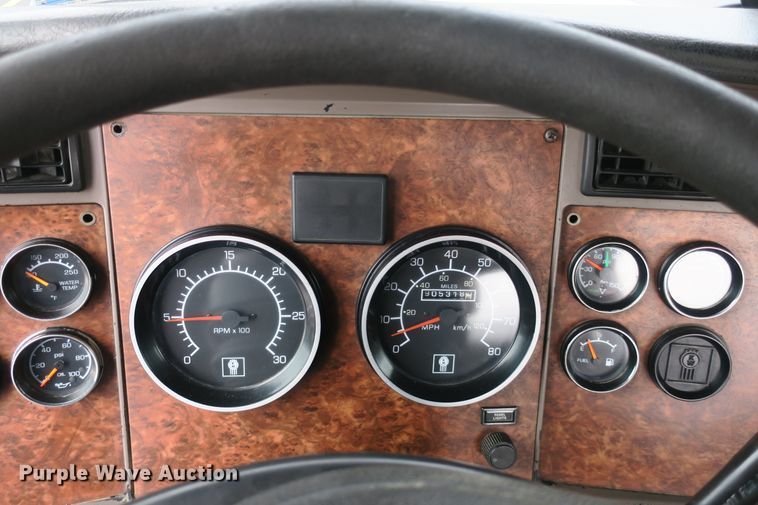 image for item DB10222 2005 Kenworth T800 semi truck