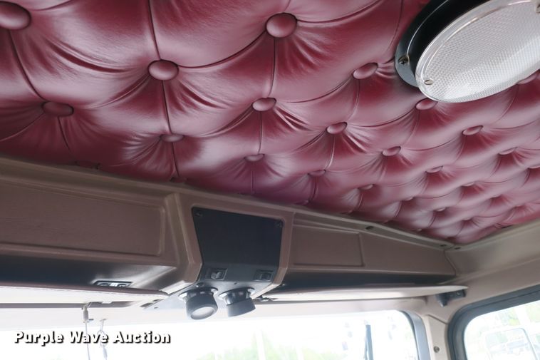 image for item DB10222 2005 Kenworth T800 semi truck