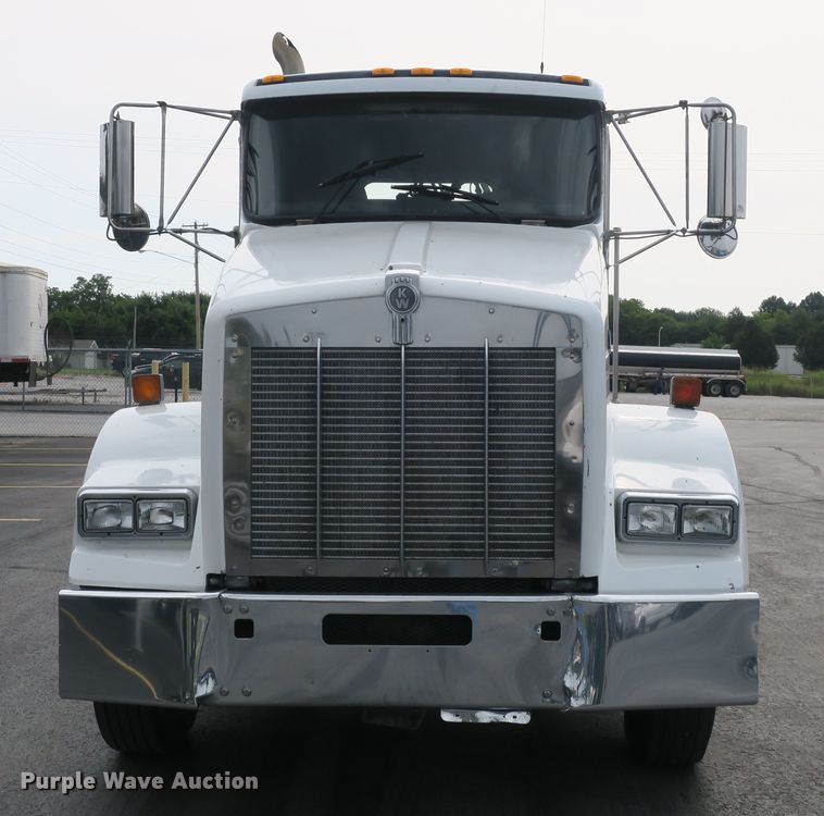 image for item DB10223 2005 Kenworth T800 semi truck