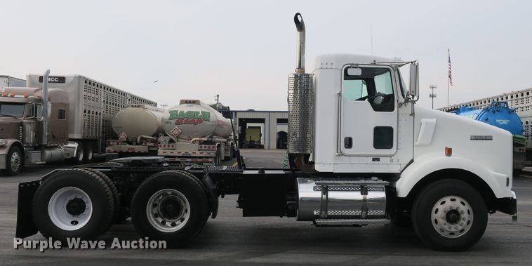 image for item DB10223 2005 Kenworth T800 semi truck