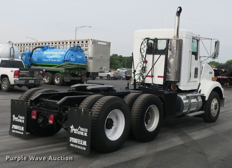 image for item DB10223 2005 Kenworth T800 semi truck