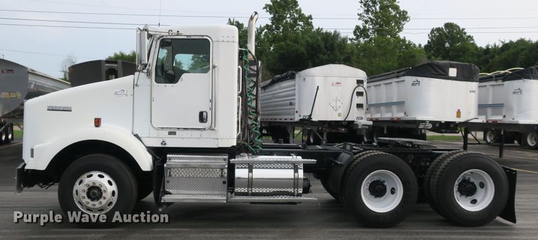 image for item DB10223 2005 Kenworth T800 semi truck