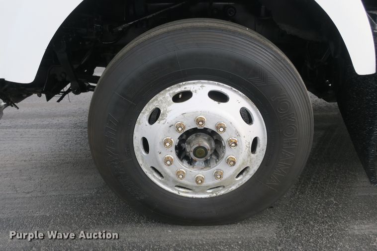 image for item DB10223 2005 Kenworth T800 semi truck