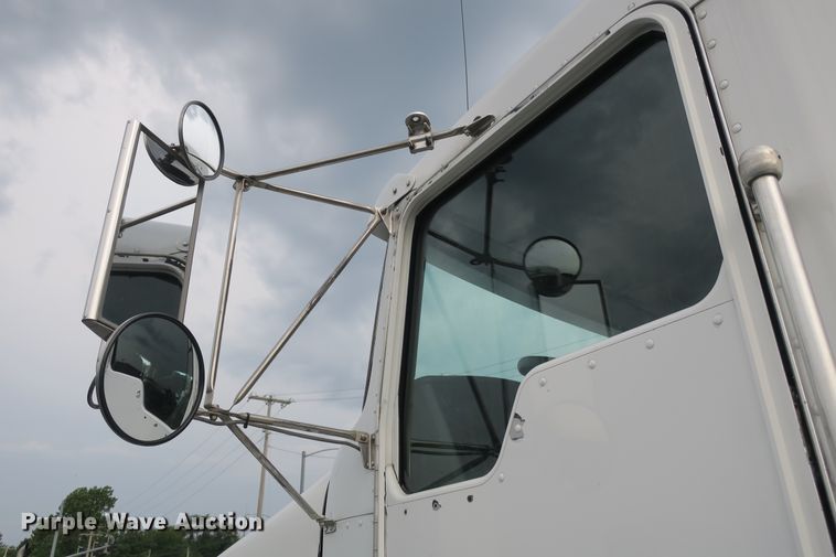 image for item DB10223 2005 Kenworth T800 semi truck