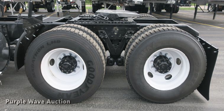 image for item DB10223 2005 Kenworth T800 semi truck