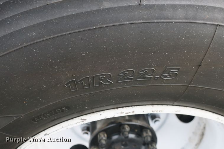 image for item DB10223 2005 Kenworth T800 semi truck