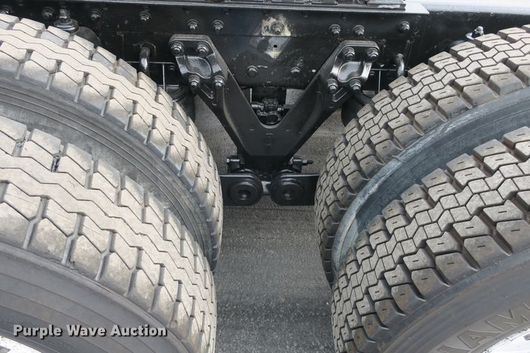 image for item DB10223 2005 Kenworth T800 semi truck