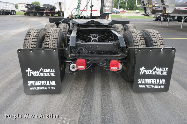 image for item DB10223 2005 Kenworth T800 semi truck