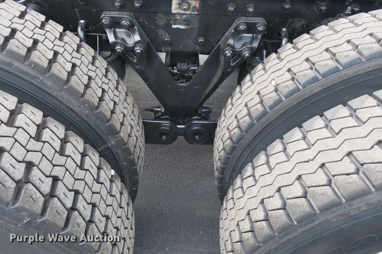 image for item DB10223 2005 Kenworth T800 semi truck