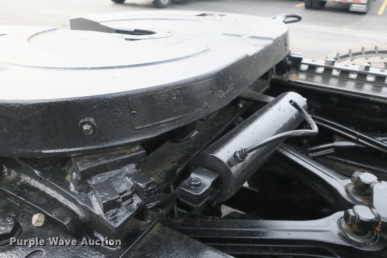 image for item DB10223 2005 Kenworth T800 semi truck