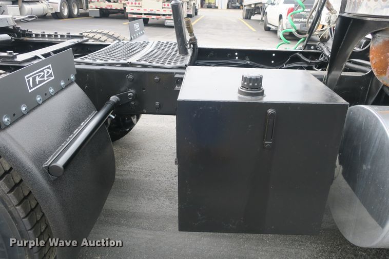 image for item DB10223 2005 Kenworth T800 semi truck