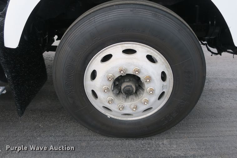 image for item DB10223 2005 Kenworth T800 semi truck