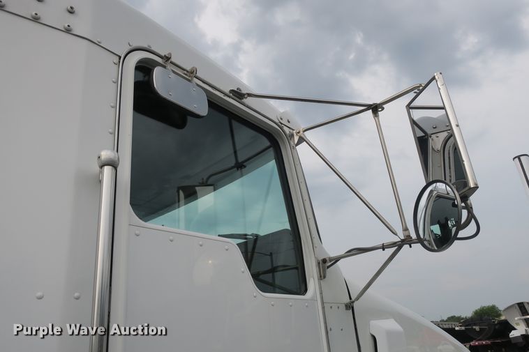 image for item DB10223 2005 Kenworth T800 semi truck