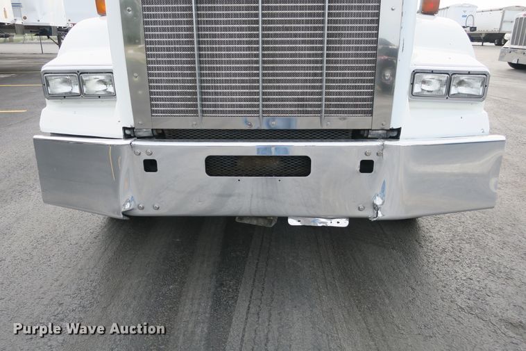 image for item DB10223 2005 Kenworth T800 semi truck