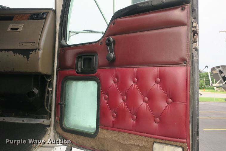 image for item DB10223 2005 Kenworth T800 semi truck