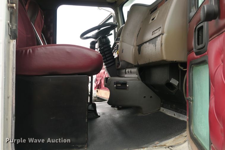 image for item DB10223 2005 Kenworth T800 semi truck