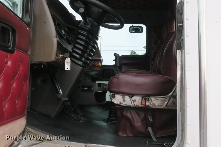 image for item DB10223 2005 Kenworth T800 semi truck